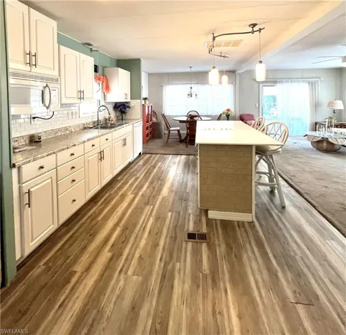 128  Gaslight  AVE, North Fort Myers, FL 33917