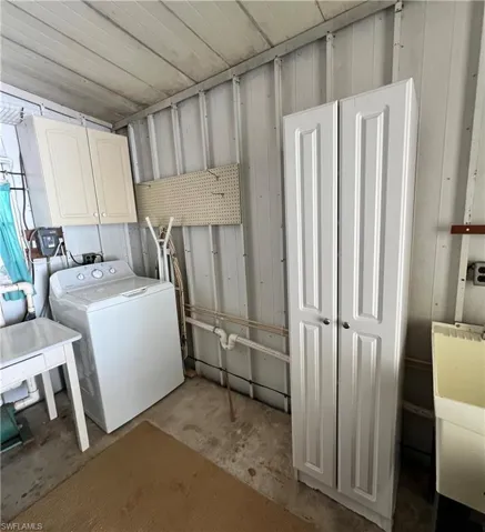 128  Gaslight  AVE, North Fort Myers, FL 33917