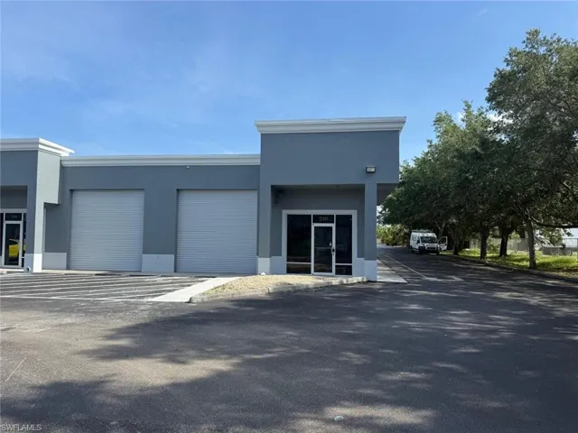 3894  Mannix  DR, Naples, FL 34114