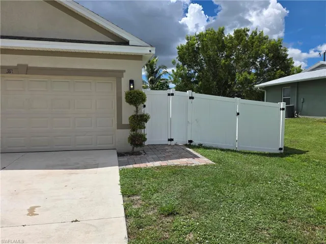 318 5th Pl, Cape Coral, Florida 33990