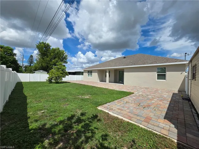 318 5th Pl, Cape Coral, Florida 33990