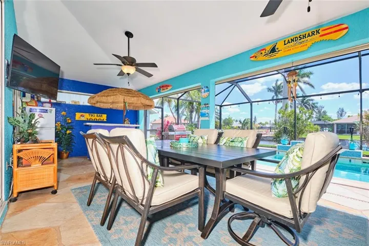 Huge table and chairs for relaxing