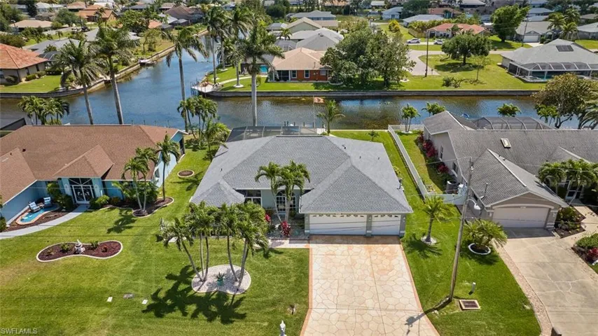 INTERSECTING CANAL VIEW