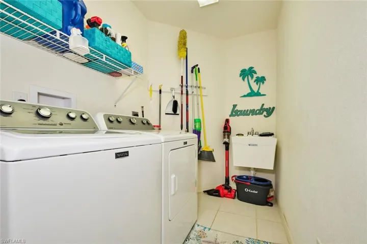 Laundry Room with sink