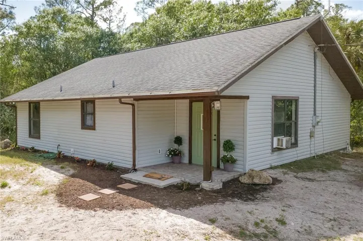 1063  Debbie  LN, Labelle, FL 33935