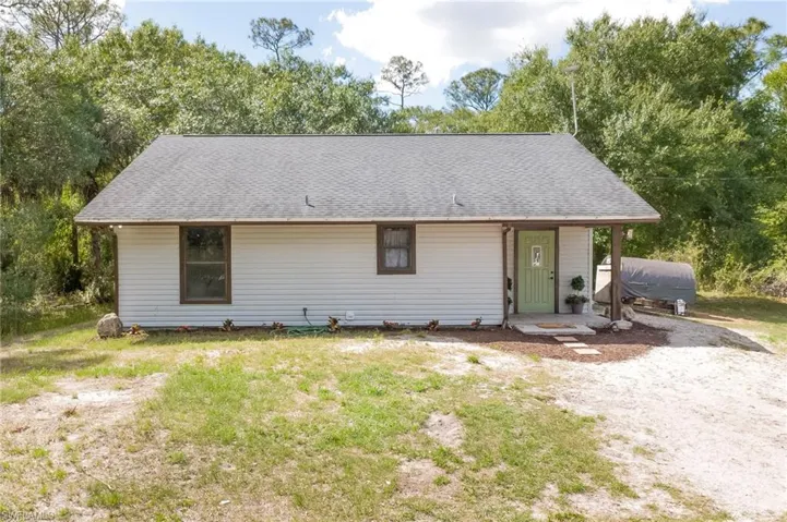 1063  Debbie  LN, Labelle, FL 33935