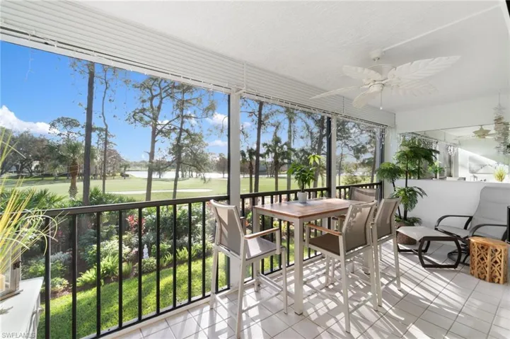 Sunroom / solarium with ceiling fan