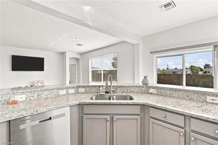 2001 Ne 17th Ave, Cape Coral, Florida 33909