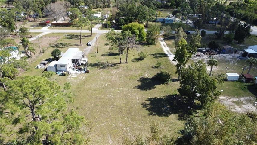 8080  Breeze  DR, NORTH FORT MYERS, FL 33917