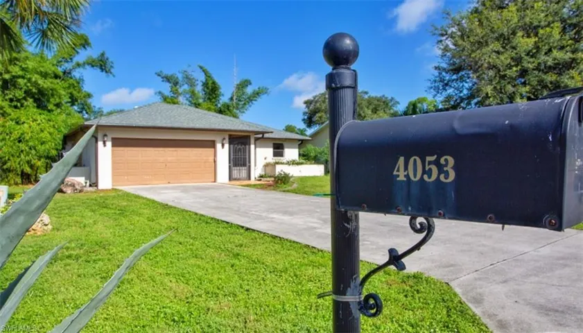 4053 Seaoats Ln, Naples, Florida 34112