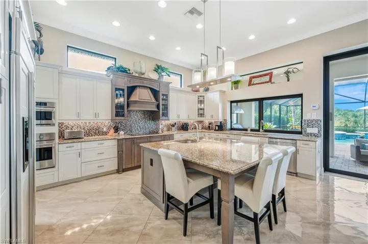 Dual sinks & glass front cabinets