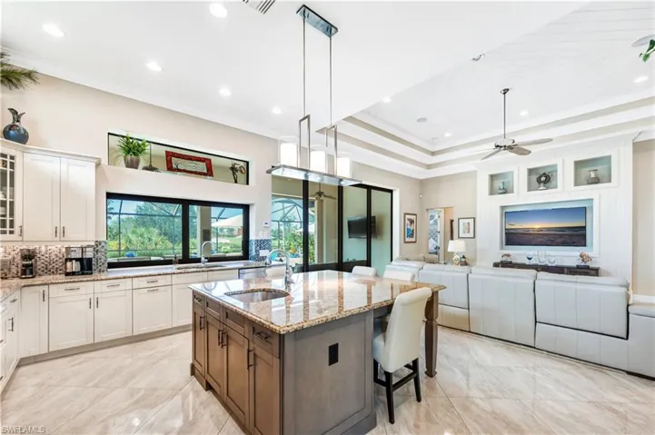 Notice the art niches below the 12' & 14' ceilings