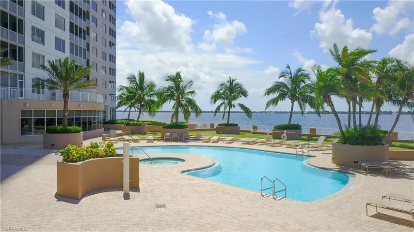 2104 W First  ST, Fort Myers, FL 33901