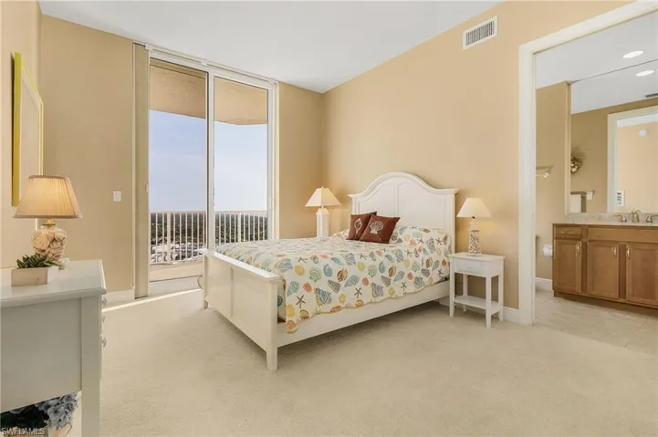 2104 W First  ST, Fort Myers, FL 33901