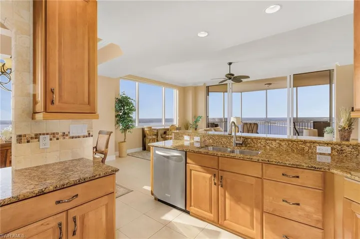 2104 W First  ST, Fort Myers, FL 33901