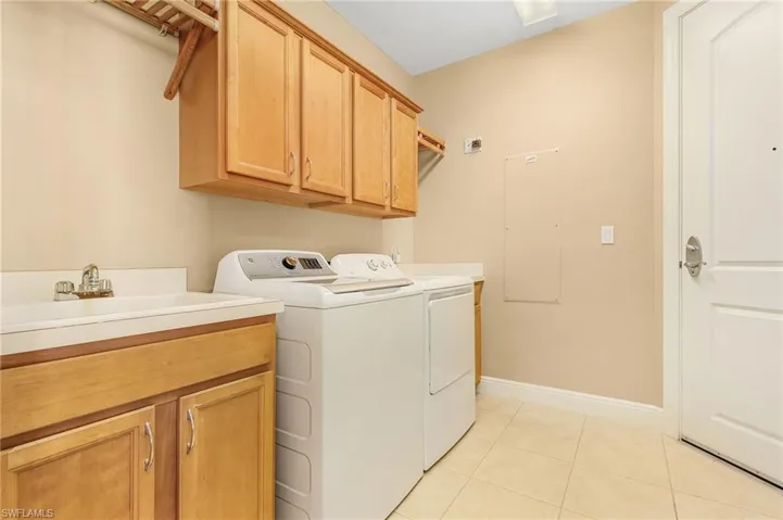 2104 W First  ST, Fort Myers, FL 33901