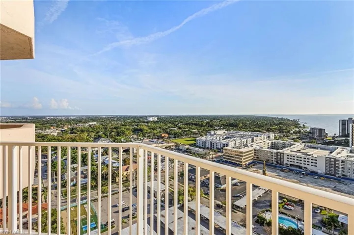 2104 W First  ST, Fort Myers, FL 33901