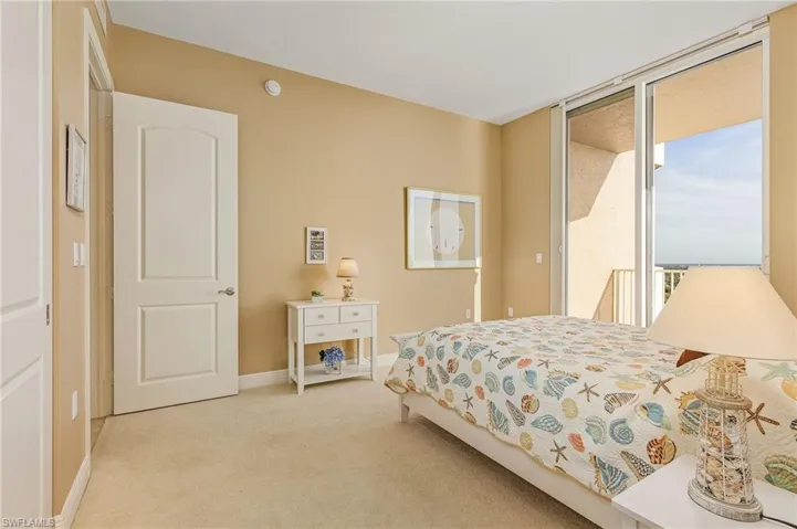 2104 W First  ST, Fort Myers, FL 33901