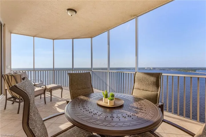 2104 W First  ST, Fort Myers, FL 33901