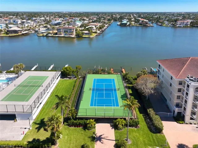 9715  Gulf Shore  DR, Naples, FL 34108