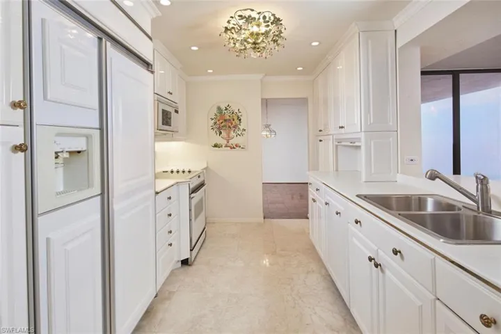 9715  Gulf Shore  DR, Naples, FL 34108