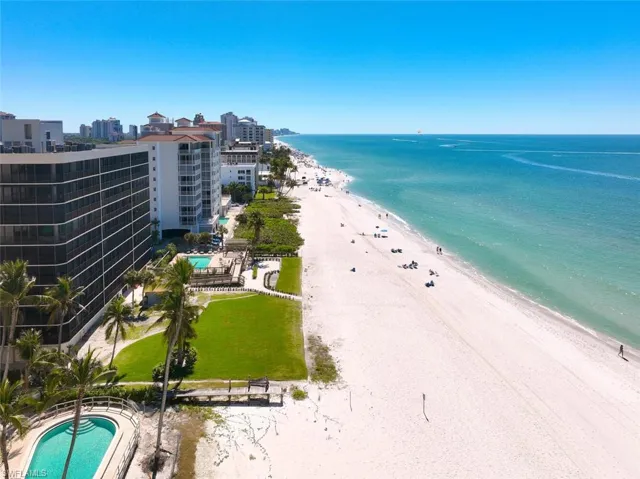 9715  Gulf Shore  DR, Naples, FL 34108
