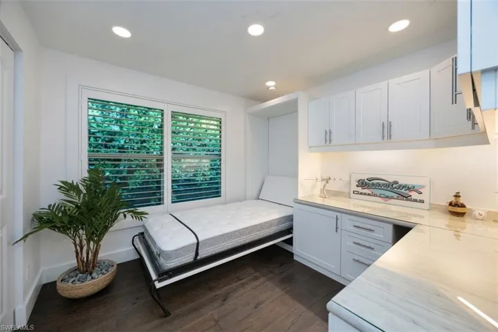 1129  8th N TER, Naples, FL 34102