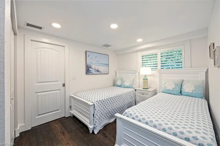 1129  8th N TER, Naples, FL 34102