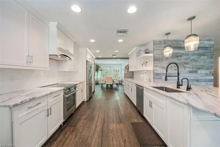 1129  8th N TER, Naples, FL 34102