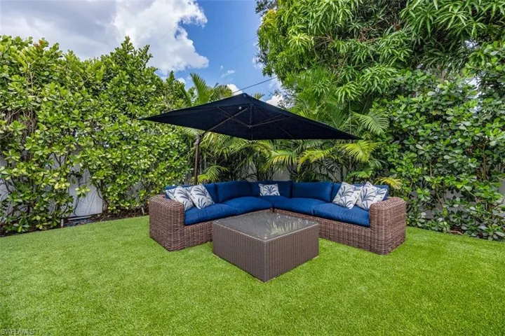 1129  8th N TER, Naples, FL 34102