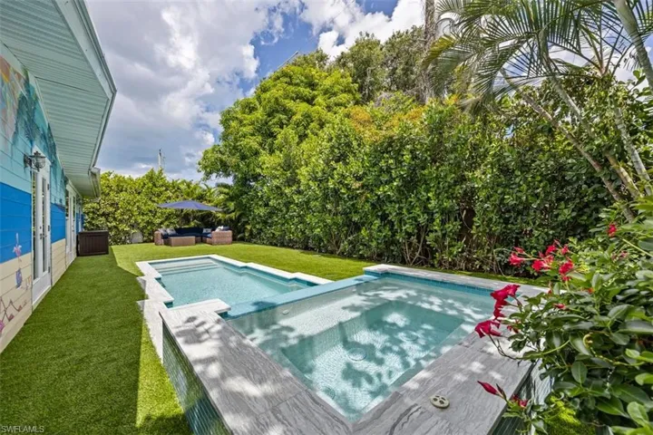 1129  8th N TER, Naples, FL 34102