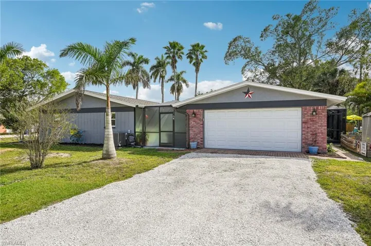 Detached garage