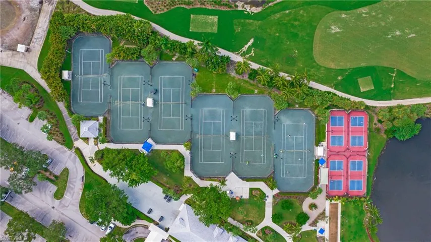 Birds eye view of the tennis and pickle courts