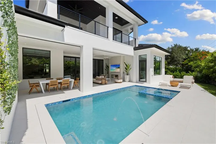850 10th St N, Naples, Florida 34102