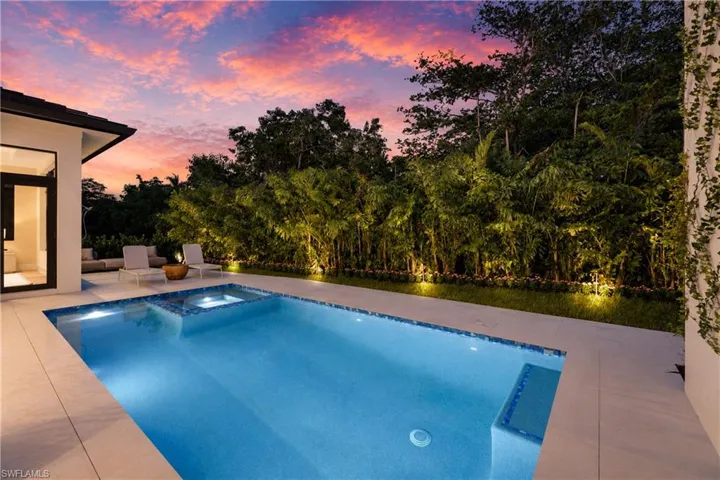 850 10th St N, Naples, Florida 34102