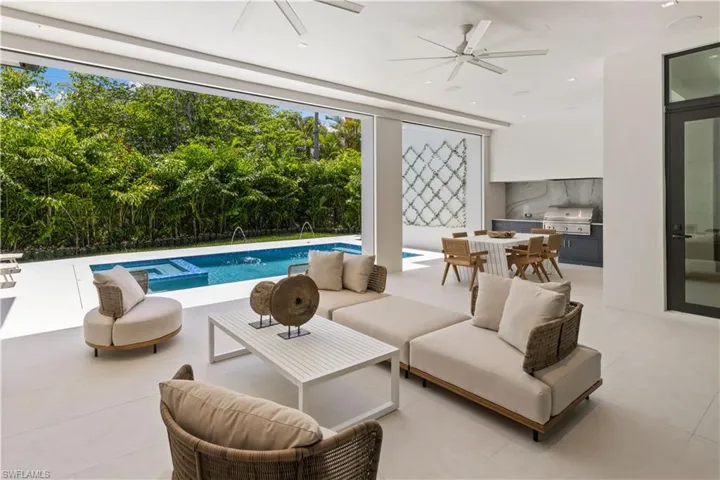 850 10th St N, Naples, Florida 34102