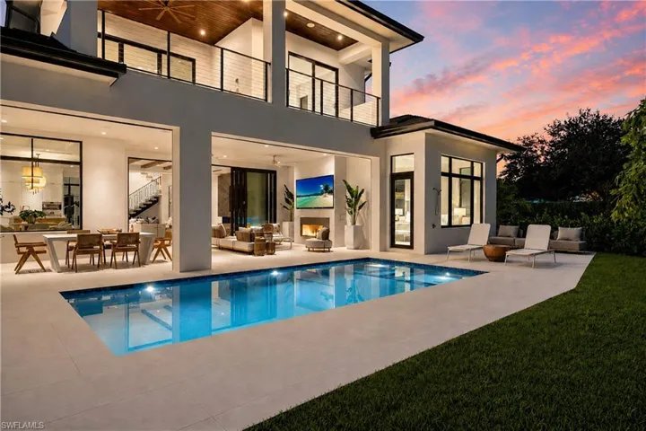 850 10th St N, Naples, Florida 34102