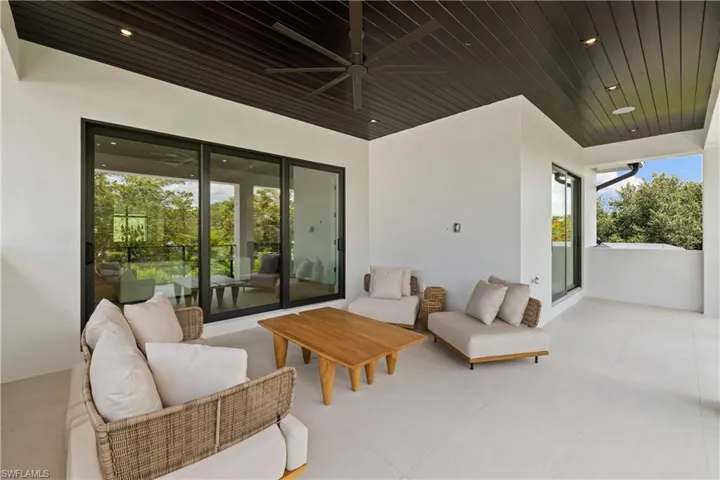 850 10th St N, Naples, Florida 34102