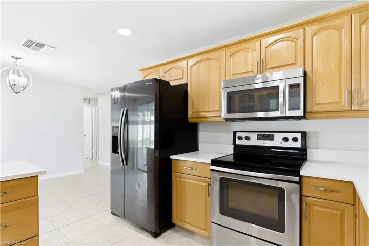 402 Ne 14th Pl, Cape Coral, Florida 33909