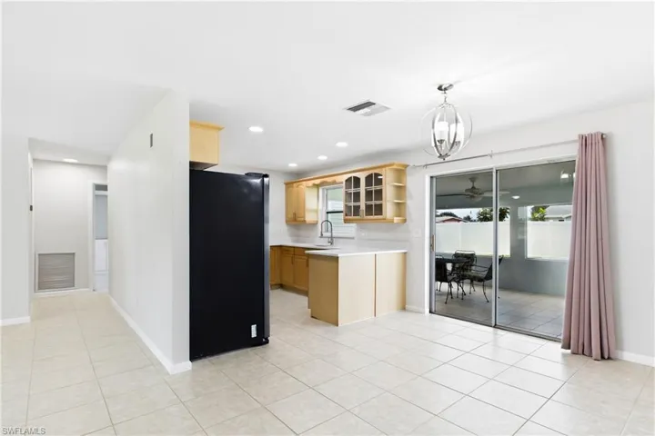 402 Ne 14th Pl, Cape Coral, Florida 33909