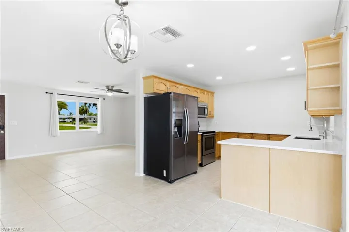 402 Ne 14th Pl, Cape Coral, Florida 33909