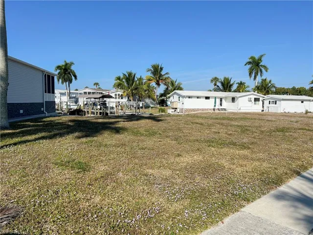 Wide front of lot is great for a garage!