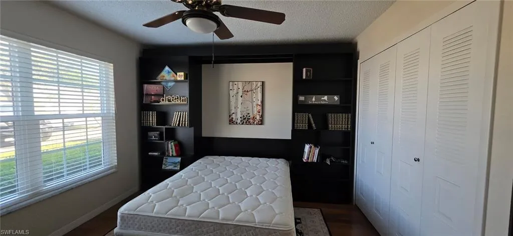 Murphy-bed in guest bedroom