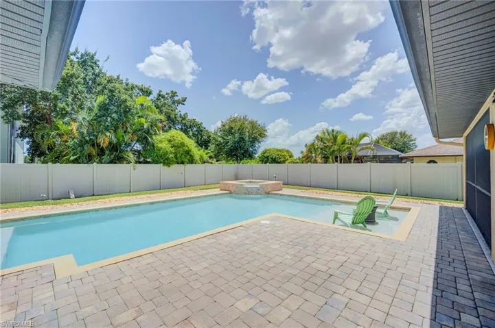 1722 Se 2nd St, Cape Coral, Florida 33990