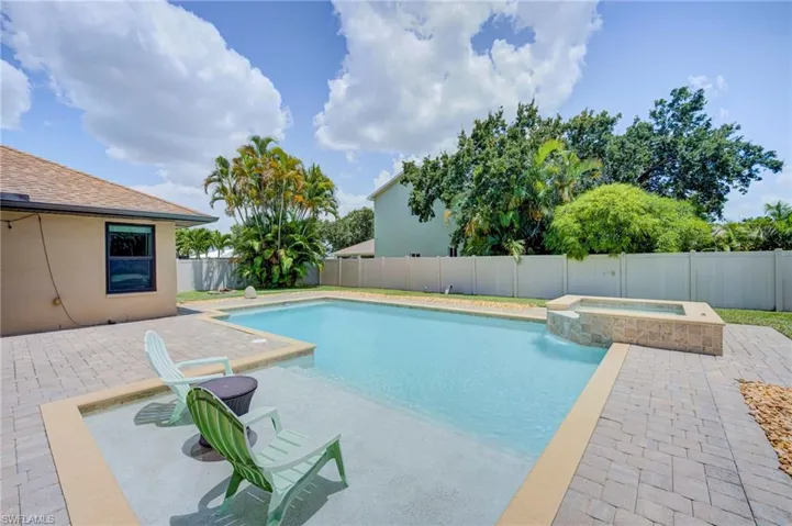 1722 Se 2nd St, Cape Coral, Florida 33990