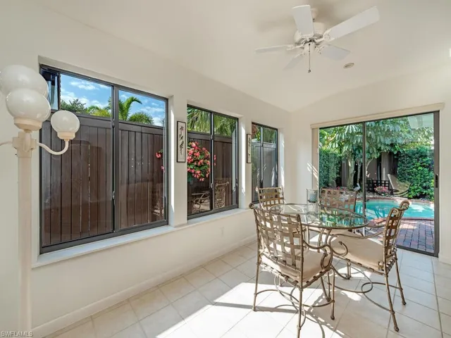 579  Bay Villas  LN, Naples, FL 34108