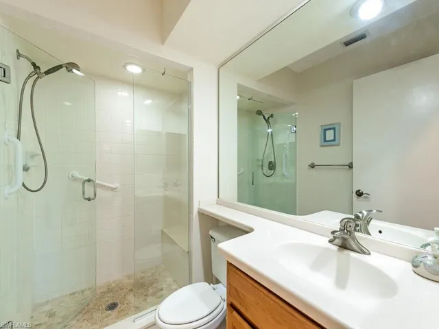 579  Bay Villas  LN, Naples, FL 34108