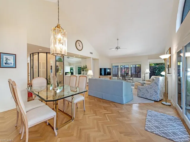 579  Bay Villas  LN, Naples, FL 34108