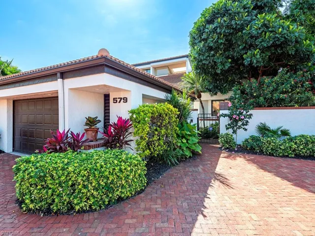 579  Bay Villas  LN, Naples, FL 34108