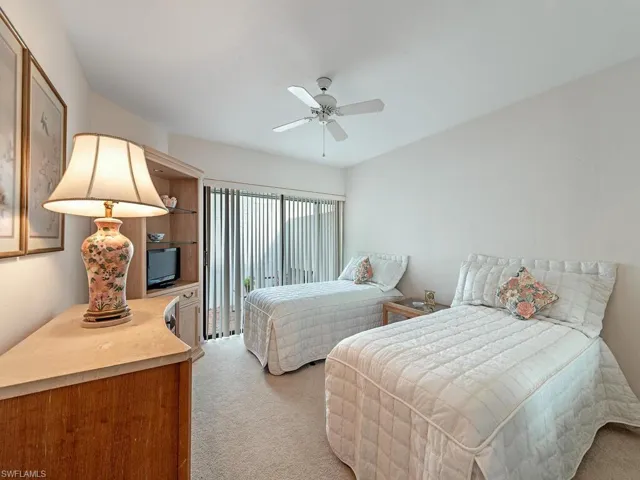579  Bay Villas  LN, Naples, FL 34108